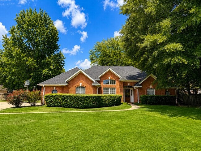 Photo - 206 Hunnington Dr