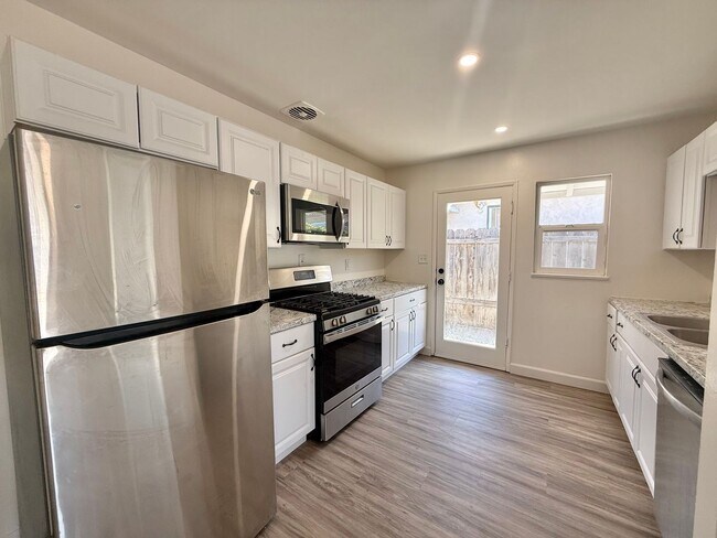 Photo - 6131-6133 Horton Drive Unidad 6131