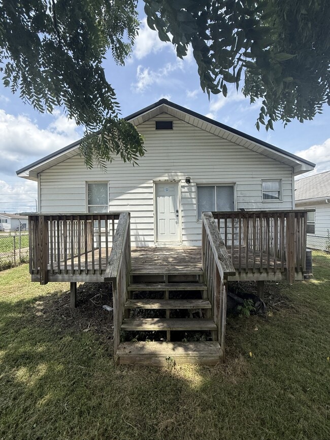 Photo - 426 21st St W