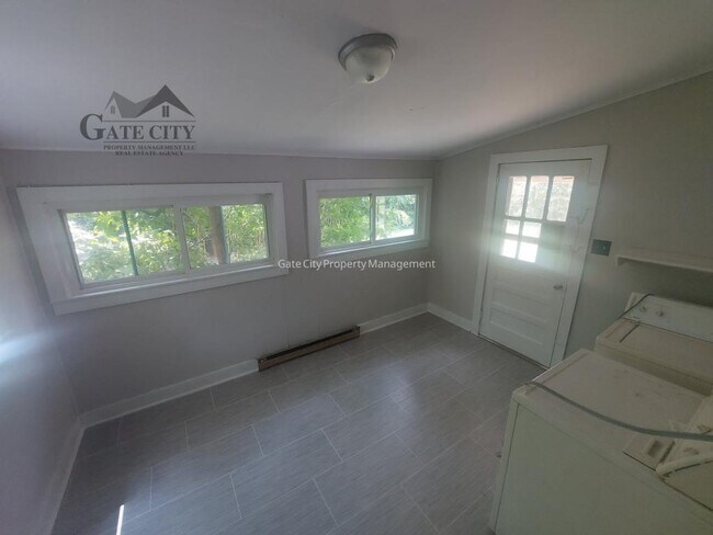 Photo - 914 Randolph St
