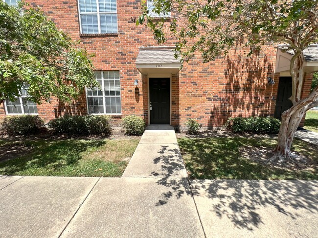 University View, Gated 2 Bedroom Condo For... - University View, Gated 2 Bedroom Condo For...