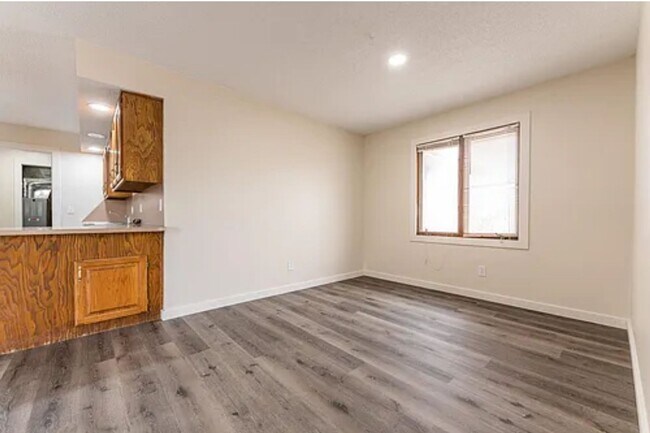 Photo - 613-615 E Redwood Unidad 613 E Redwood St