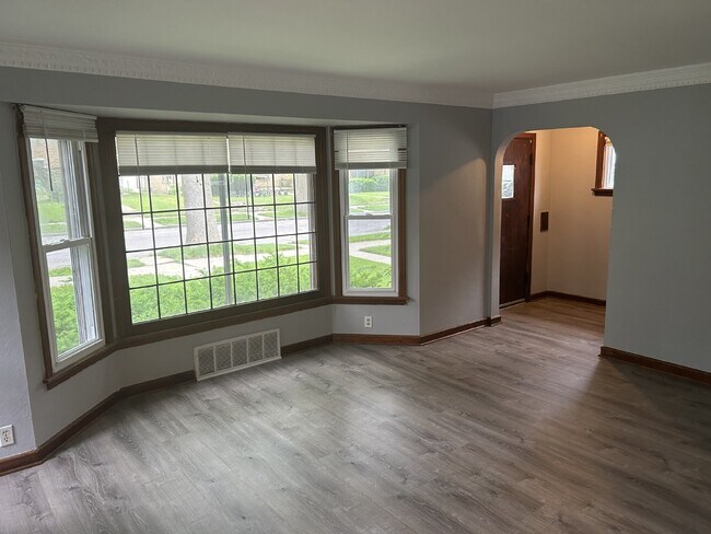 Photo - Off market unit for applications only. Unidad Lower