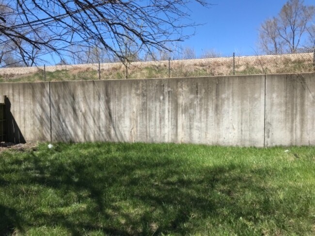 Building Photo - 7116 S Harvard Ave