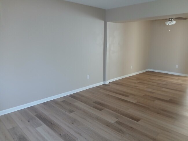 Photo - 412 Chinaberry Cir