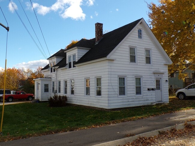 Building Photo - 2 Elm St Unit A