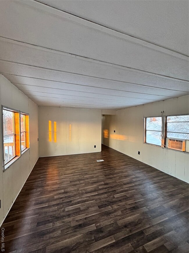 Photo - 19 Griffin Ln