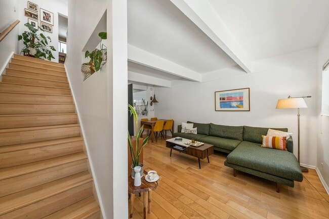 Building Photo - 4040 Grand View Blvd Unit 22