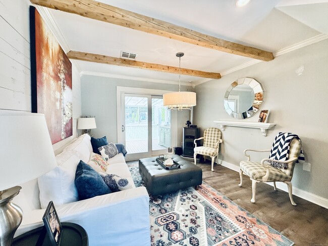 Photo - 3 Turnabout Ln