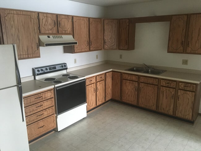 Building Photo - Welco West Apartment Unit M2