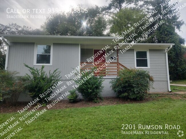 Building Photo - Charming 2-Bedroom, 1-Bathroom Home – 800 ...