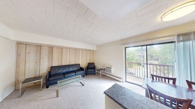 Building Photo - 912 S Forest Ave Unit 912-19