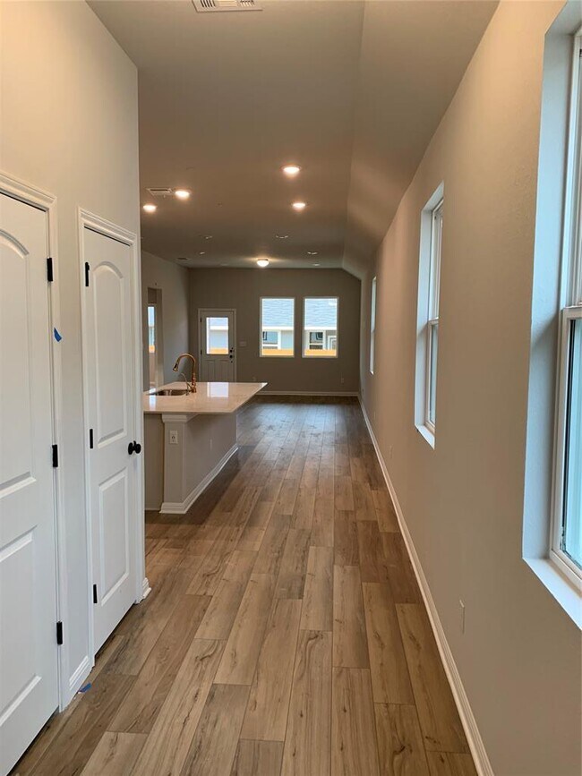 Photo - 2420 Danbury Ln