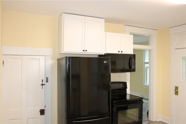 Photo - 243 Oak St
