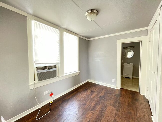 Photo - 512-516 E Quincy St