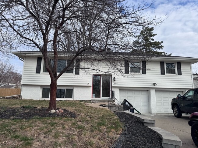 Photo - 20502 Cleveland St