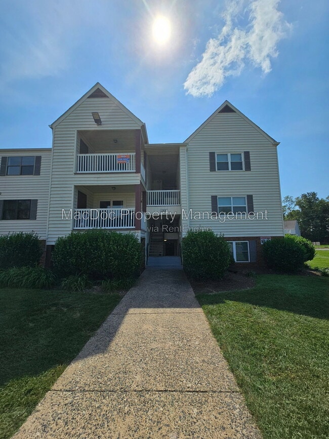 Building Photo - 100 Chesterfield Ln Unit Apt 302