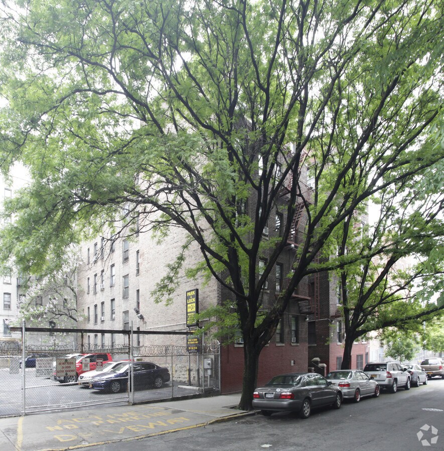 531 CON 211th ¡St - 531 W 211th St