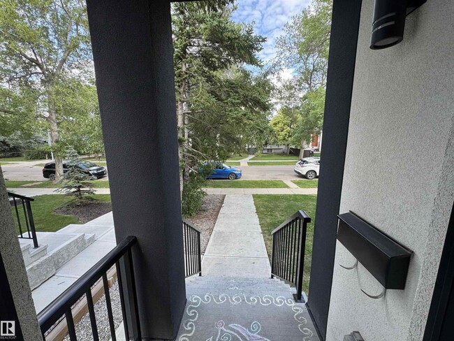 7224-7112 112 St NW