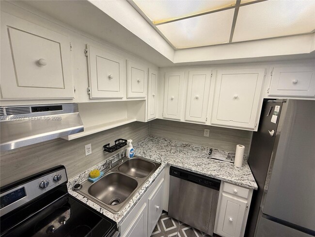 Photo - 1535 SE 15th St Unit 202