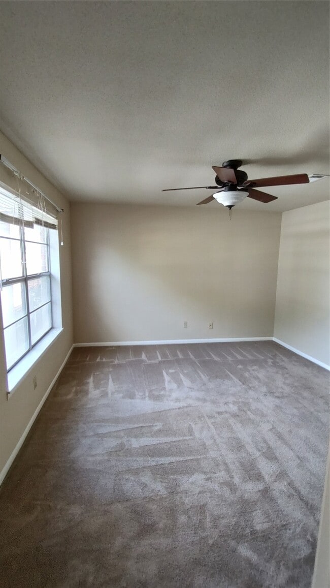 Building Photo - 4513 1/2 Bernardo De Galvez Ave Unit 3