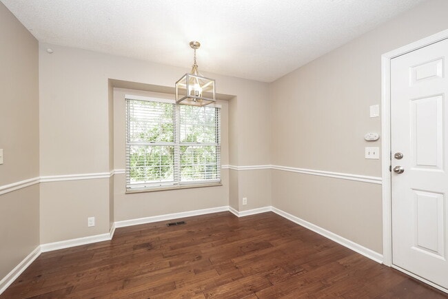 Photo - 3933 Hillshire Dr