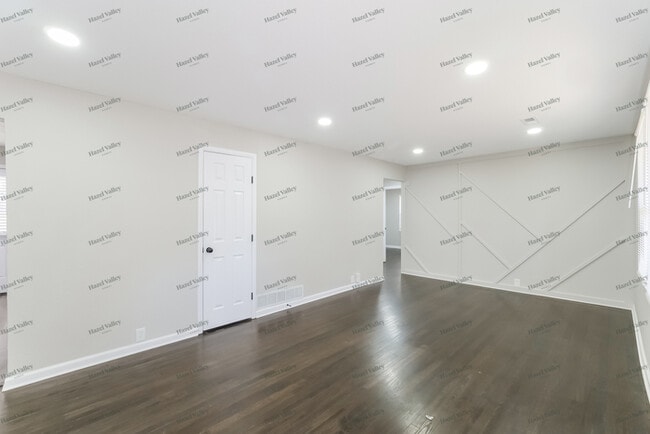 Photo - 10706 Ewing Ave