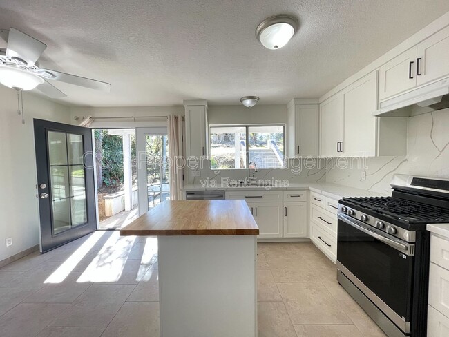 Photo - 851 Fulton Rd