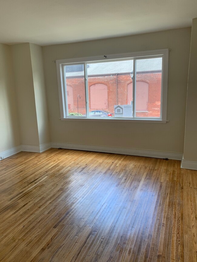 Building Photo - 36 Tremont Ave Unit 1