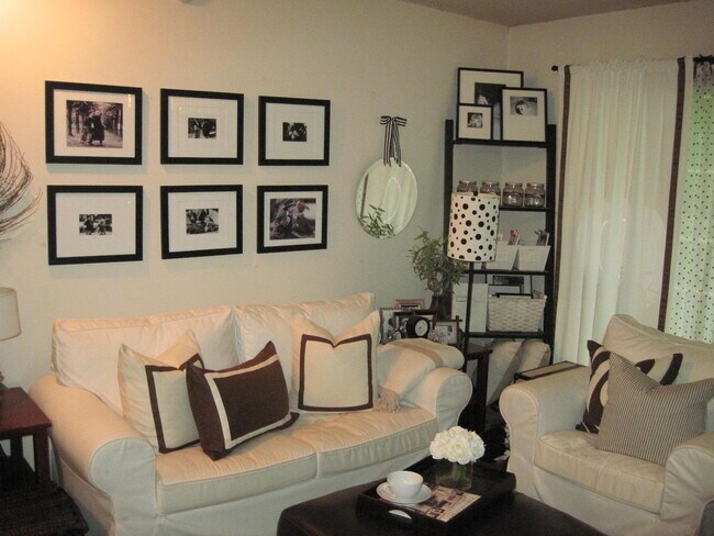 main room - 420 W Wilson St Unit l-2