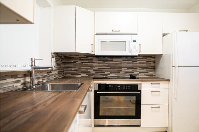 Photo - 10865 SW 112th Ave Unit 203