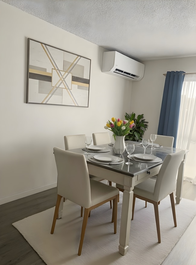 Photo - 1421-1421 Ka?ahumanu St