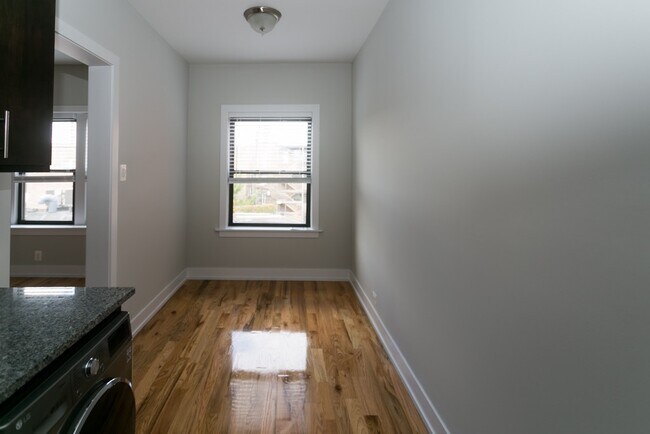 Photo - 2214 W Wilson Ave Unit A03W