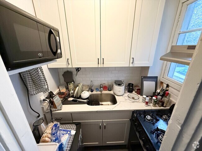 Building Photo - 50 Magazine St Unit 1T Rental