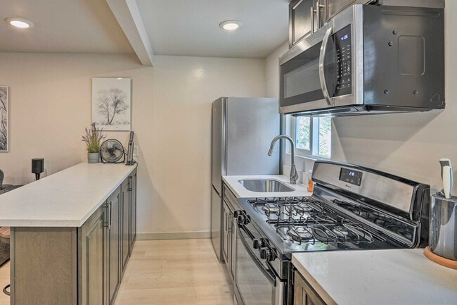 Photo - 2715 MacArthur Blvd Unit ID1305026P