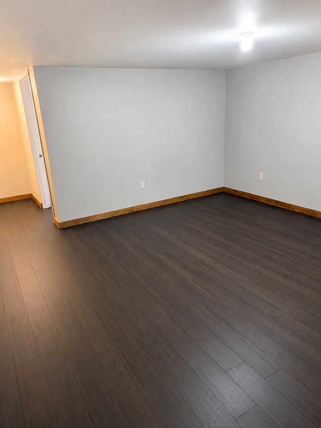 Photo - 302 Meadow Ln