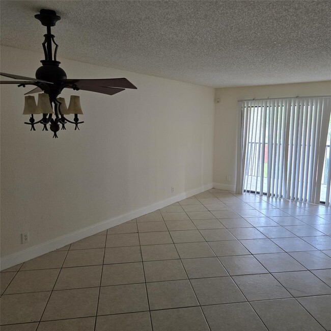 Photo - 7931 Southgate Blvd Unidad E-9 Rental