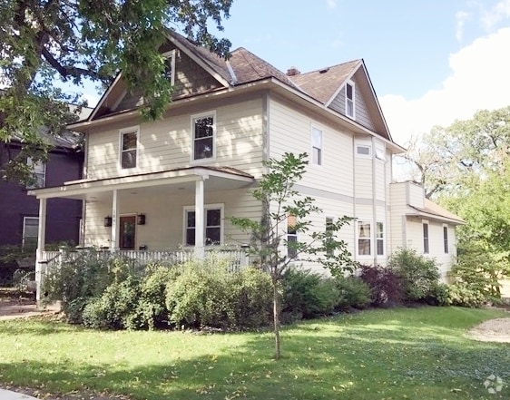 Building Photo - Spacious, 5bd, 2.5 renovated home in Midwa...