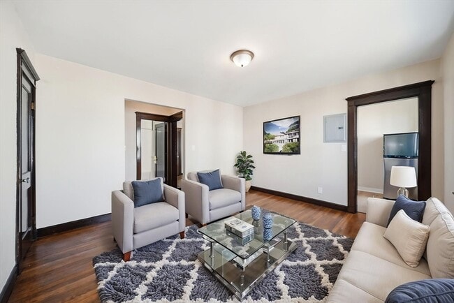 Building Photo - 41 Richardson Ave Unit 12