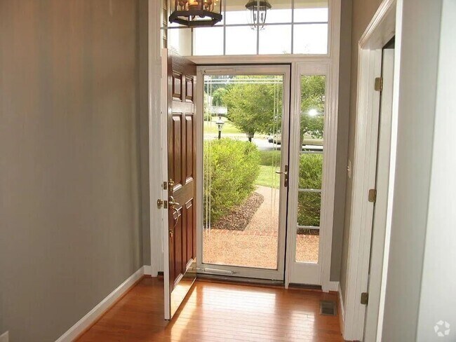 Building Photo - Lovely 2 BR, 2 Ba +den Duplex in quiet nei... Rental