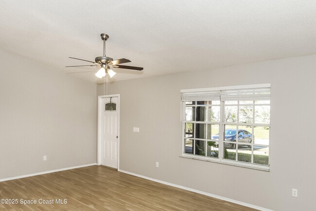 Photo - 1084 Thompson Rd SW