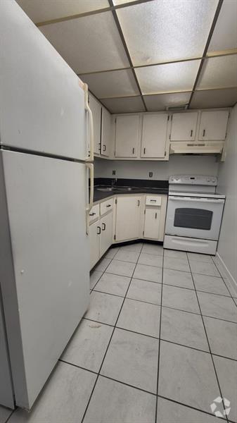 Building Photo - 4200 NW 3rd Ct Unit 331 Rental
