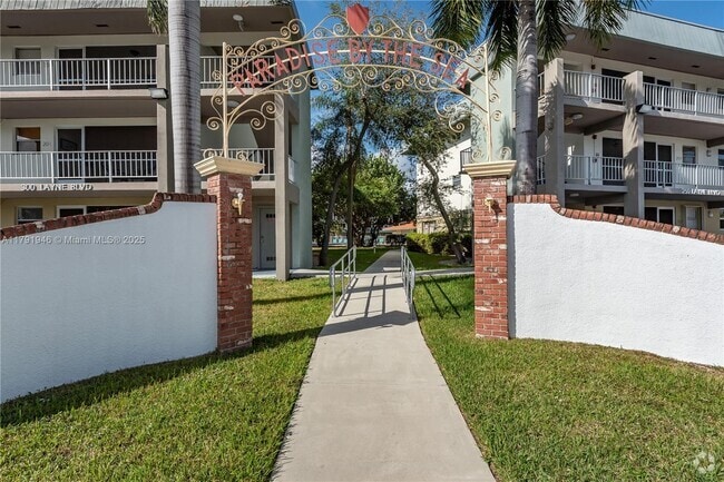 Building Photo - 250 Layne Blvd Unit 312 Rental