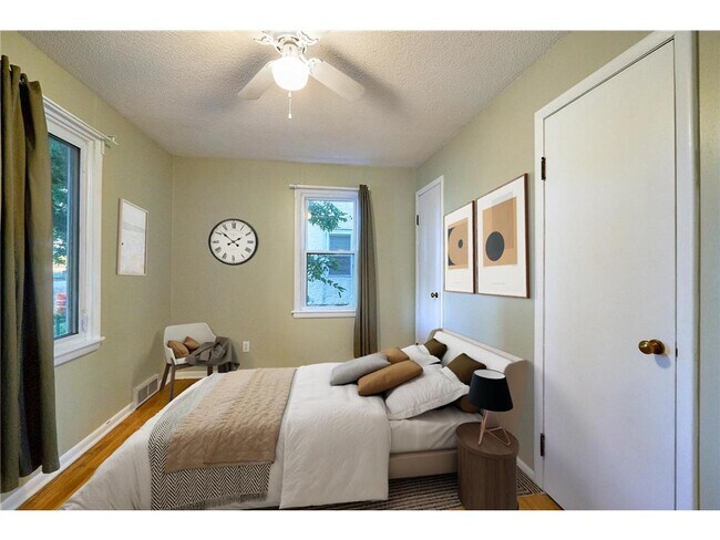 Photo - 1090 11th Ave SE