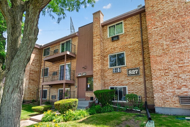 Building Photo - 827 College Blvd Unit 201