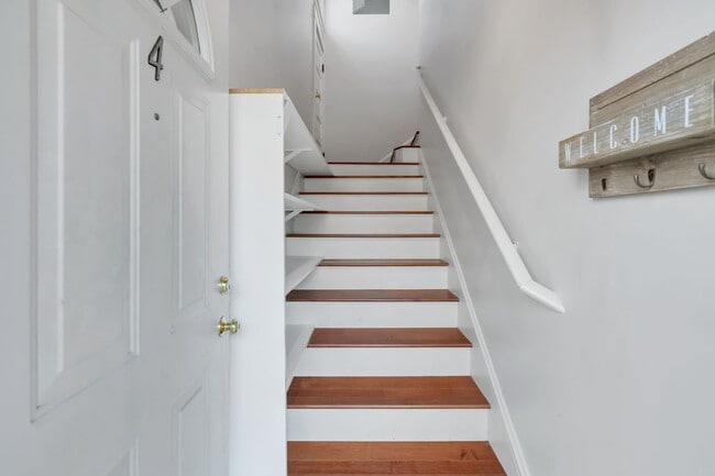 Photo - Charming Cottage Style Condo in Fremont!