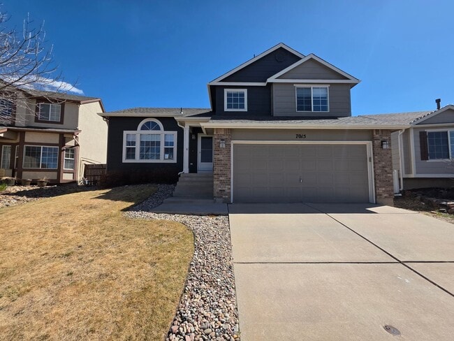 Building Photo - Gorgeous 4 Bed 3 bath Home In Wagon Trails!!