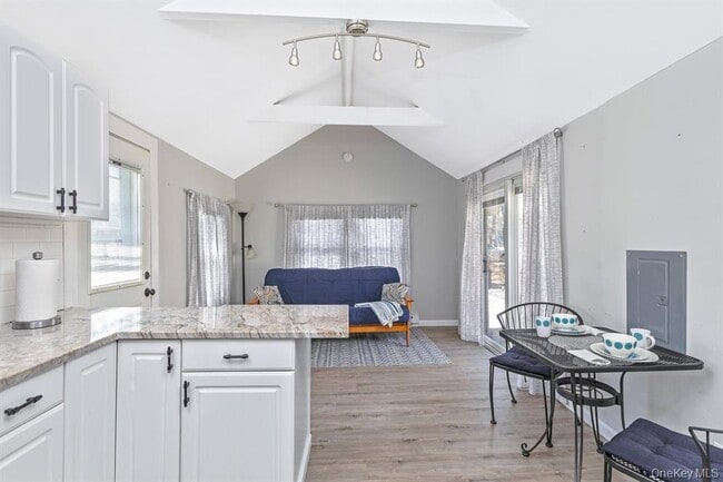 Photo - 572 Montauk Hwy