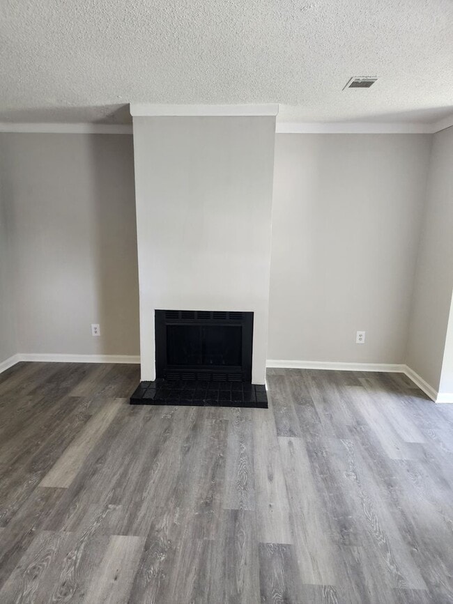 Photo - 347 Wrenfield Rd