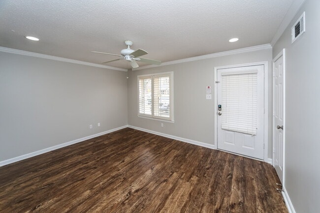 Photo - 1585 Pepperwood St